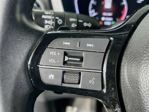 Used 2024 Honda Pilot Touring image 17