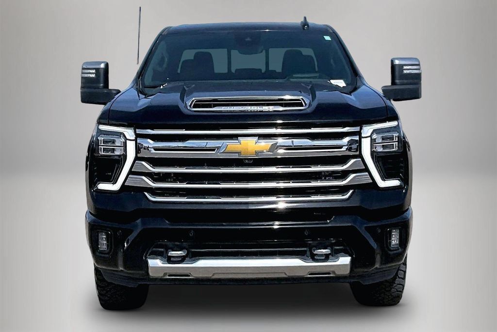 Used 2024 Chevrolet Silverado 3500 High Country w/ Technology Package AWD/4WD image 2