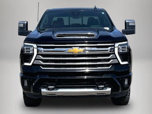 Used 2024 Chevrolet Silverado 3500 High Country w/ Technology Package AWD/4WD image 2