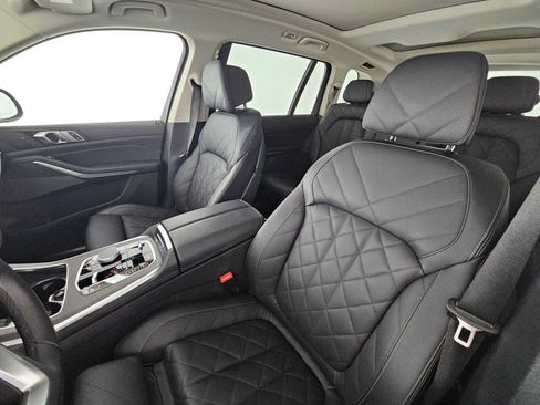 Used 2025 BMW X7 xDrive40i AWD/4WD image 23