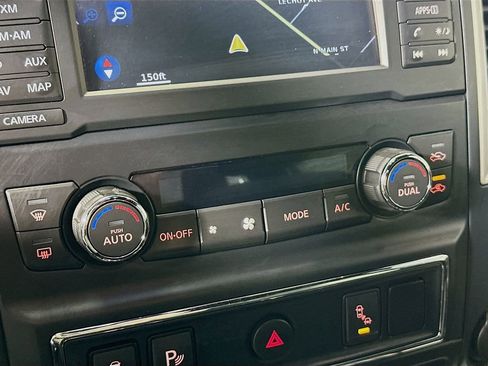 Used 2018 Nissan Titan SV w/ SV Convenience Package image 16