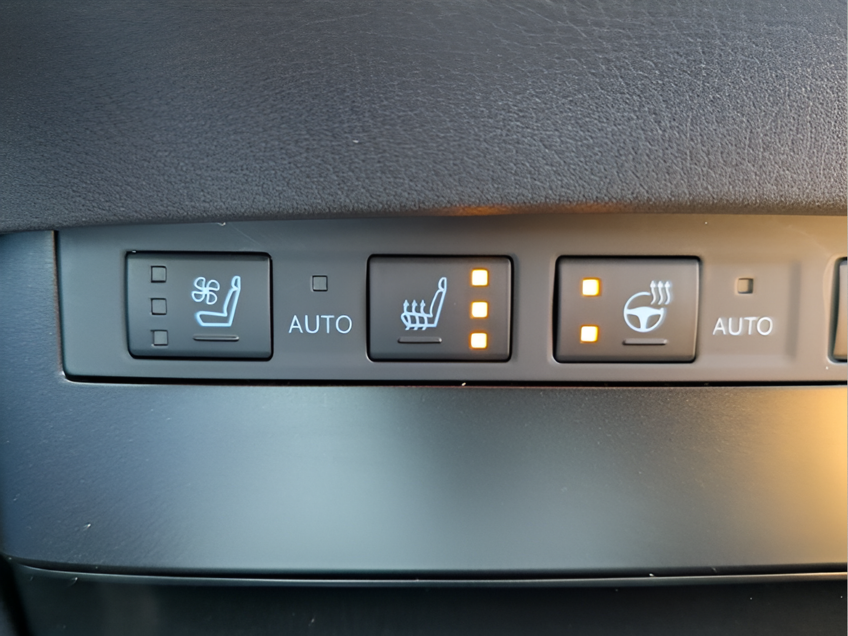 Certified 2025 Lexus ES 300h Ultra Luxury w/ Accessory Package (Z2) FWD image 20