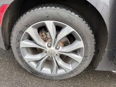 Used 2018 Chrysler Pacifica Limited w/ Tire & Wheel Group image 17