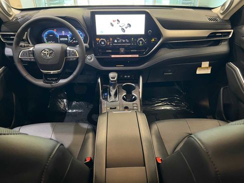 Certified 2025 Toyota Highlander Limited image 10