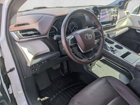 Used 2021 Toyota Sienna Platinum FWD image 9