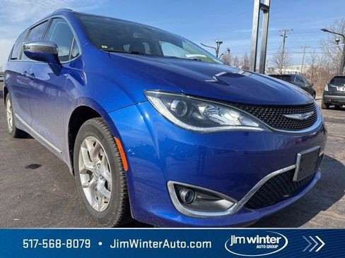 Used 2020 Chrysler Pacifica Limited image 1