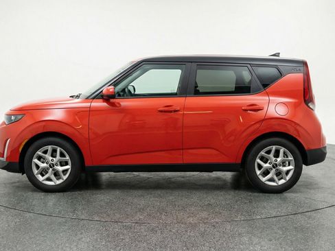 Used 2025 Kia Soul LX w/ LX Technology Package FWD image 5