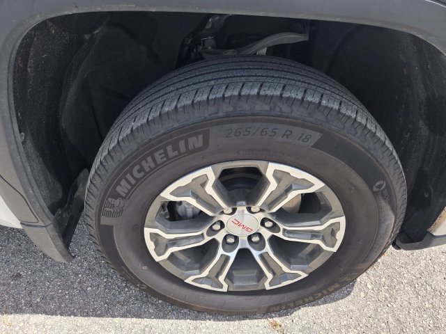 Used 2025 GMC Sierra 1500 SLT AWD/4WD image 9