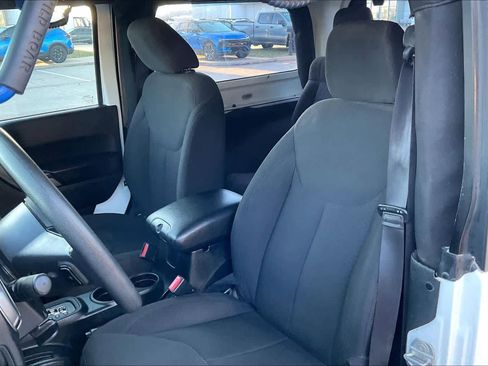 Used 2018 Jeep Wrangler Sport image 8