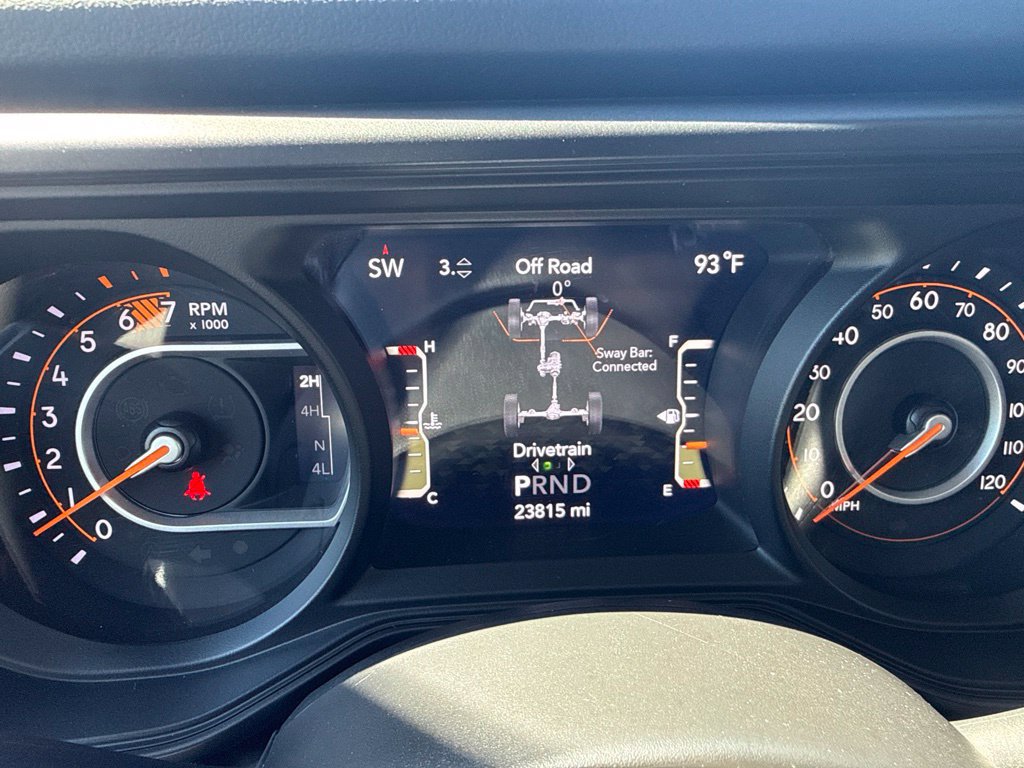 Certified 2025 Jeep Wrangler Unlimited Rubicon w/ Convenience Group AWD/4WD image 17