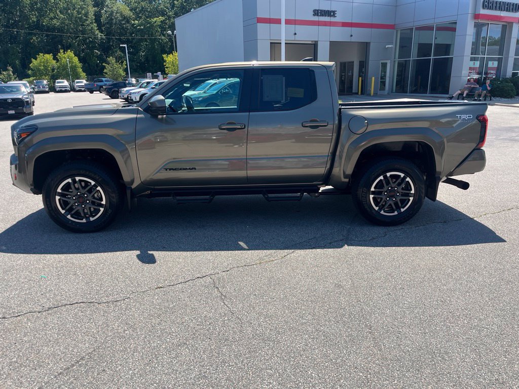 Used 2025 Toyota Tacoma TRD Sport AWD/4WD image 3