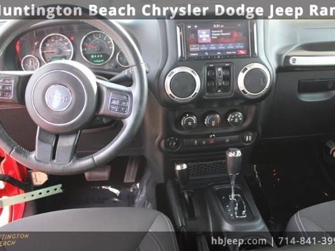 Used 2017 Jeep Wrangler Unlimited Rubicon w/ Connectivity Group image 11