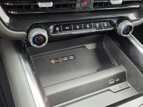 Certified 2025 Chevrolet Tahoe LT image 32