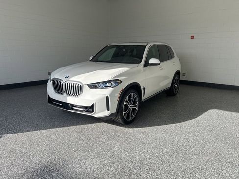 Used 2024 BMW X5 xDrive40i w/ Premium Package image 2
