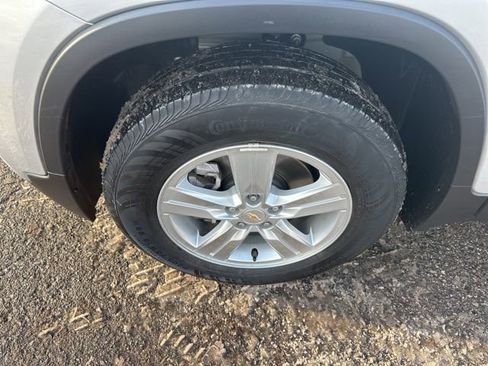 Used 2022 Chevrolet Trax LT w/ LT Convenience Package image 10