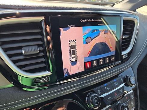 New 2026 Chrysler Pacifica Select image 32