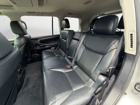 Used 2011 Lexus LX 570 4WD w/ Luxury Pkg w/Pre-crash image 23