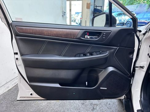 Used 2019 Subaru Outback 3.6R Limited AWD/4WD image 19
