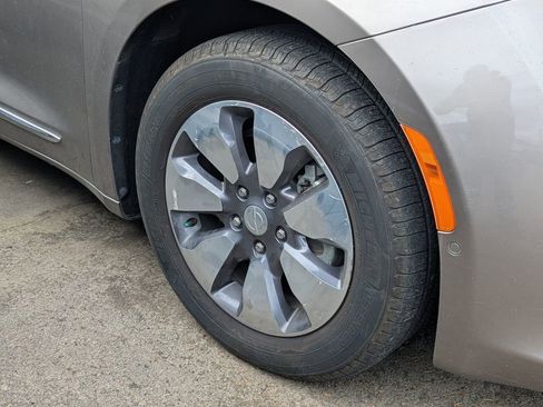 Used 2018 Chrysler Pacifica Limited w/ Advanced Safetytec Group image 7