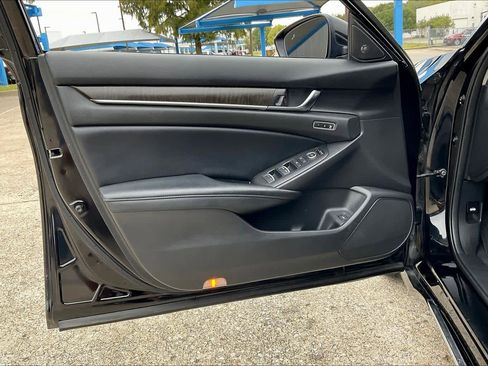Used 2018 Honda Accord Touring image 21
