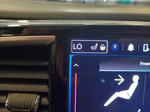 Used 2023 Chrysler Pacifica Touring-L FWD image 33