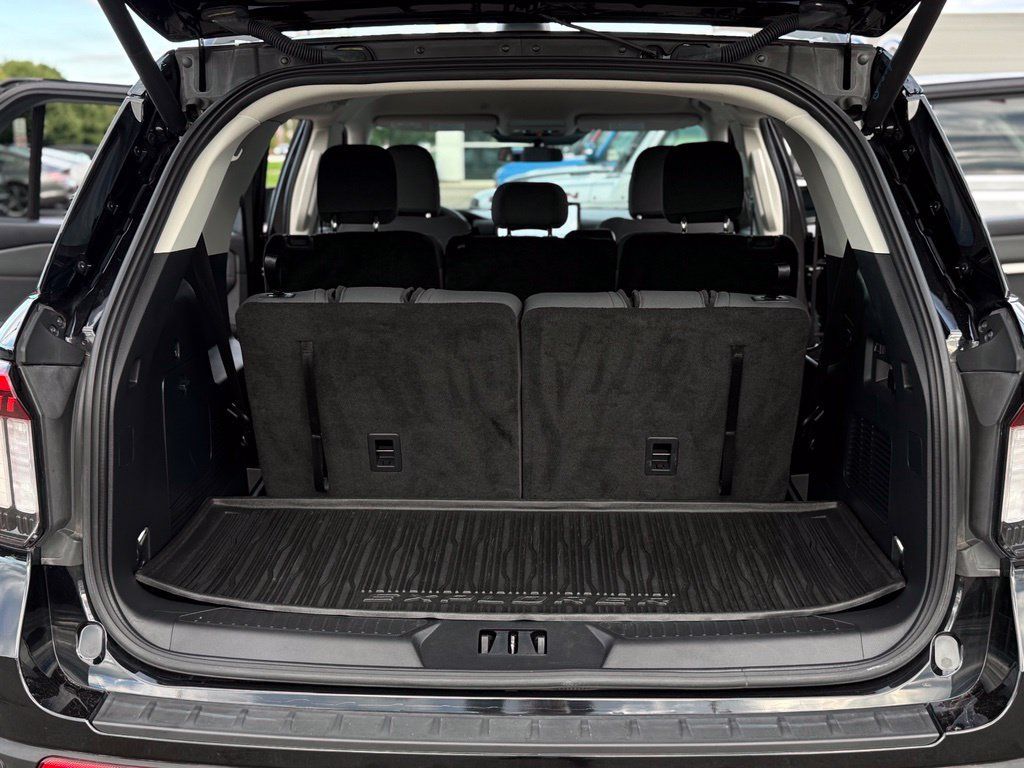 Certified 2025 Ford Explorer Active AWD/4WD image 22