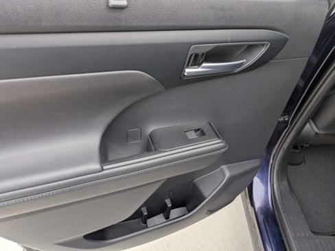 Used 2020 Toyota Highlander XLE image 15