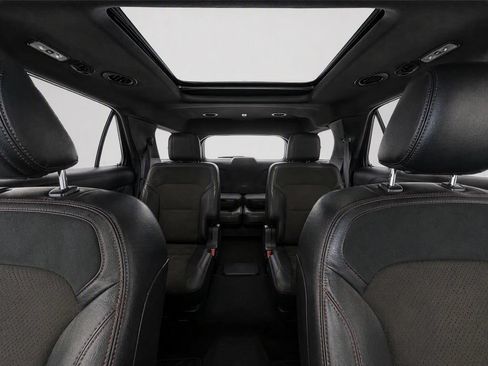 Used 2019 Ford Explorer XLT w/ Equipment Group 202A AWD/4WD image 25