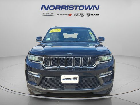Used 2023 Jeep Grand Cherokee Limited w/ Luxury Tech Group II AWD/4WD image 2