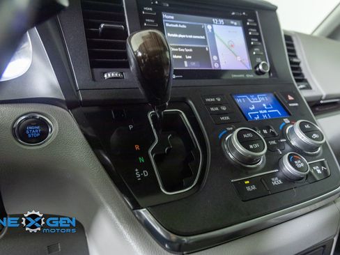 Used 2019 Toyota Sienna XLE w/ XLE Navigation Package AWD/4WD image 19