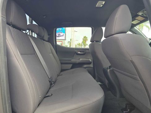 Used 2018 Toyota Tacoma TRD Sport w/ Technology Package AWD/4WD image 12