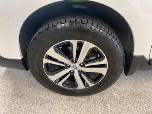 Used 2018 Subaru Outback 2.5i Limited AWD/4WD image 11