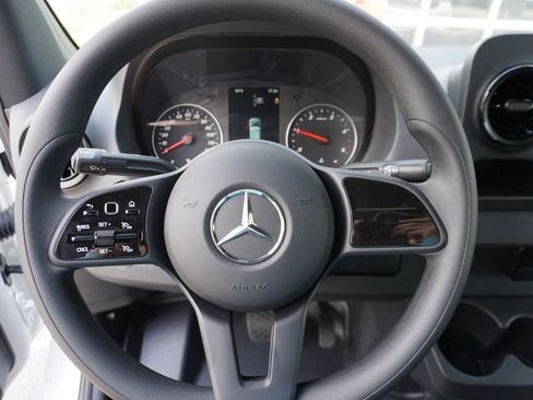 Used 2024 Mercedes-Benz Sprinter 4500 image 21