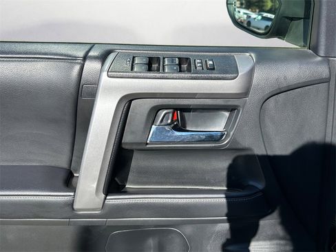 Used 2022 Toyota 4Runner SR5 Premium image 23