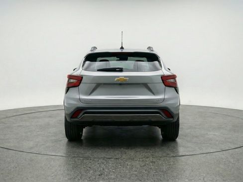 Used 2025 Chevrolet Trax LT FWD image 7