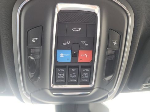 New 2025 Jeep Grand Cherokee Limited image 16