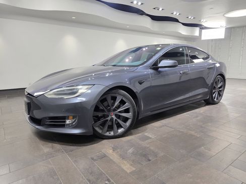 Used 2020 Tesla Model S Long Range Plus image 1