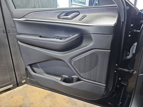 Used 2023 Jeep Grand Cherokee Limited image 26