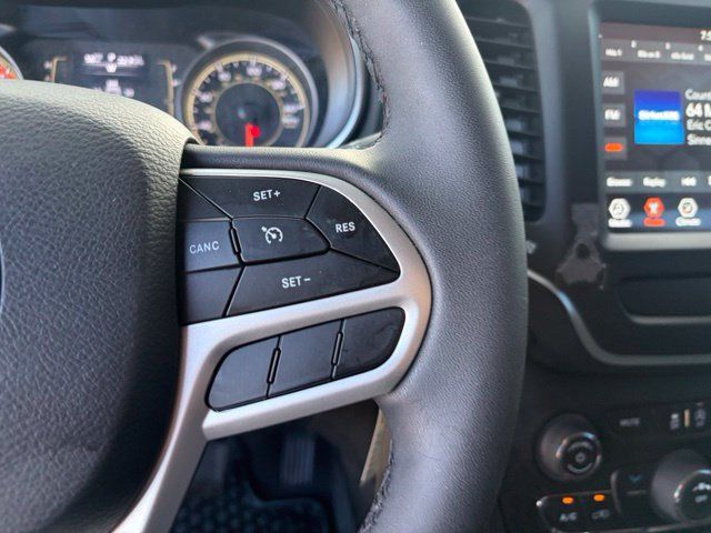 Used 2022 Jeep Cherokee Latitude w/ Trailer Tow Group AWD/4WD image 23