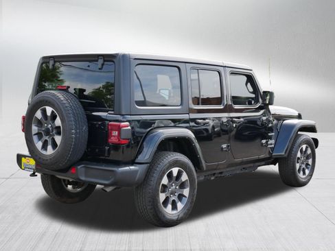 Used 2022 Jeep Wrangler Unlimited Sahara w/ Cold Weather Group AWD/4WD image 7