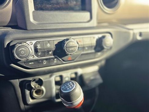 Used 2018 Jeep Wrangler Unlimited Sport S image 13