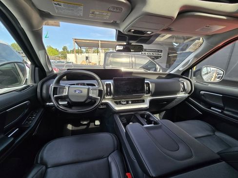 Used 2025 Ford Expedition Max Platinum w/ Driver's Package image 17