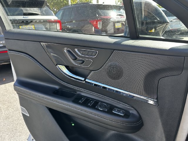 Certified 2023 Lincoln Corsair AWD image 31