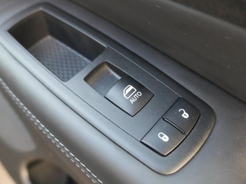 Used 2020 Jeep Grand Cherokee Overland AWD/4WD image 26