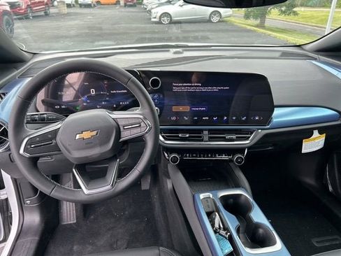 New 2025 Chevrolet Equinox EV LT image 5