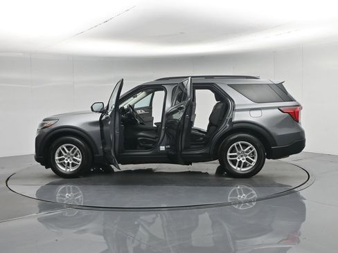 Used 2025 Ford Explorer Active w/ Active Comfort Package RWD image 39