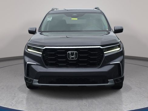 Used 2023 Honda Pilot Touring image 2