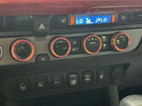 Used 2018 Toyota Tacoma TRD Off-Road AWD/4WD image 16