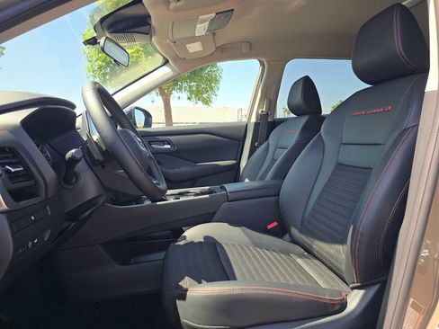 Used 2025 Nissan Rogue SV AWD/4WD image 20