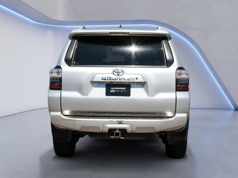 Used 2015 Toyota 4Runner SR5 AWD/4WD image 5